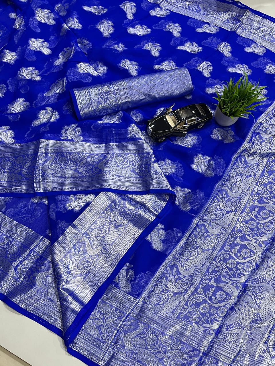 Madurai Sugundi Pattu with Silver Zari