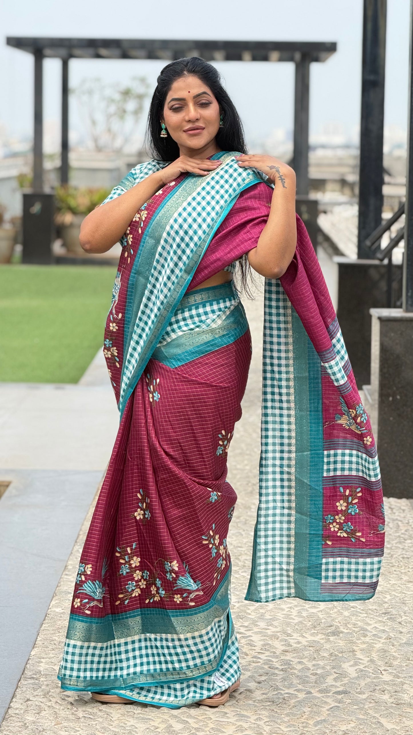 Checks border linen saree