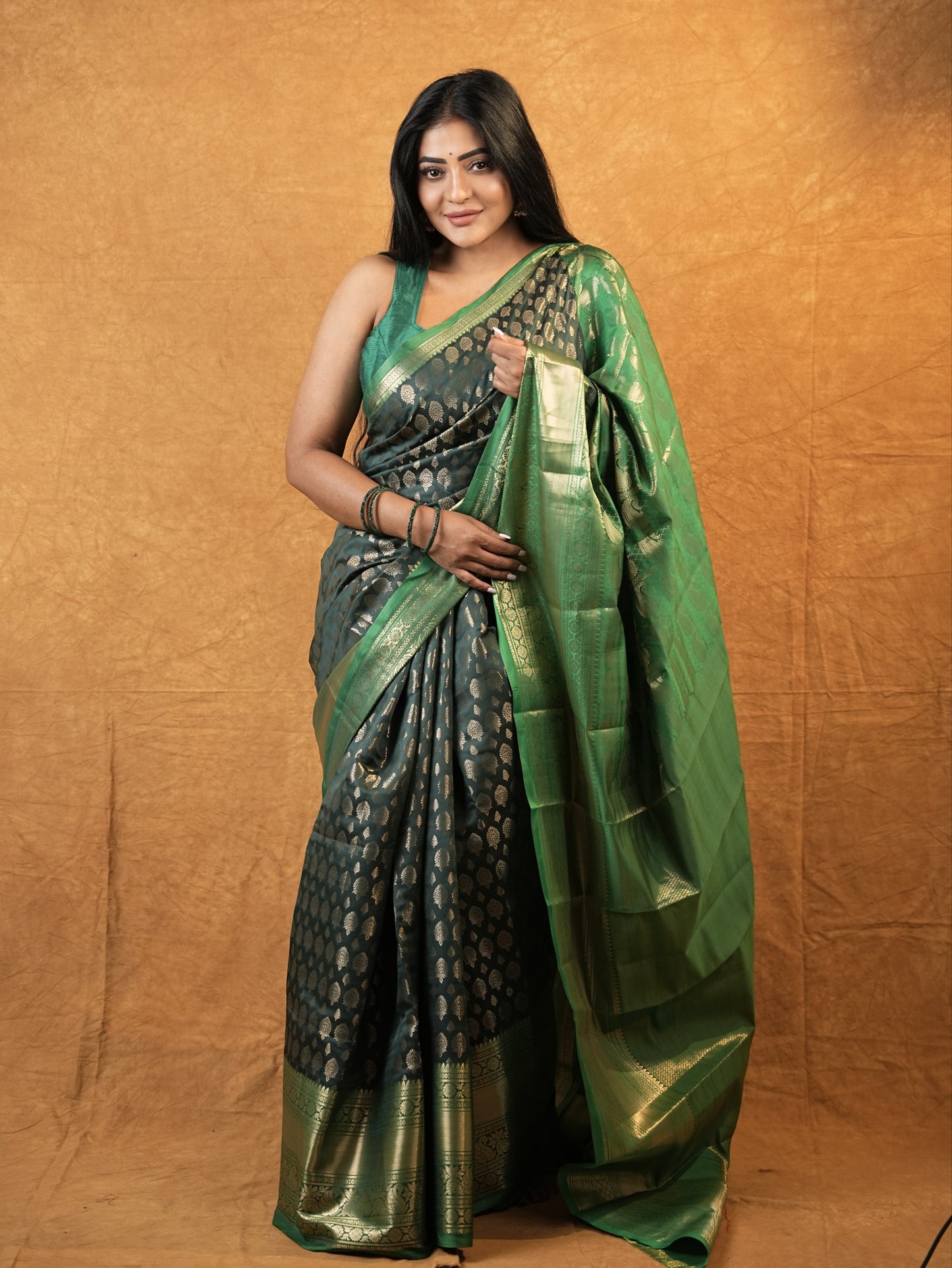 Emerald green semi pattu Gadwal saree