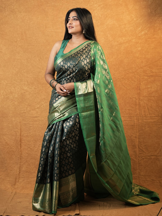 Emerald green semi pattu Gadwal saree